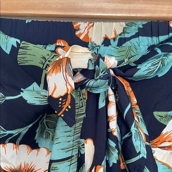 Girls’ Floral Black & Green Tie-Front Shorts – Size 11-12Y - Picture 2 of 5